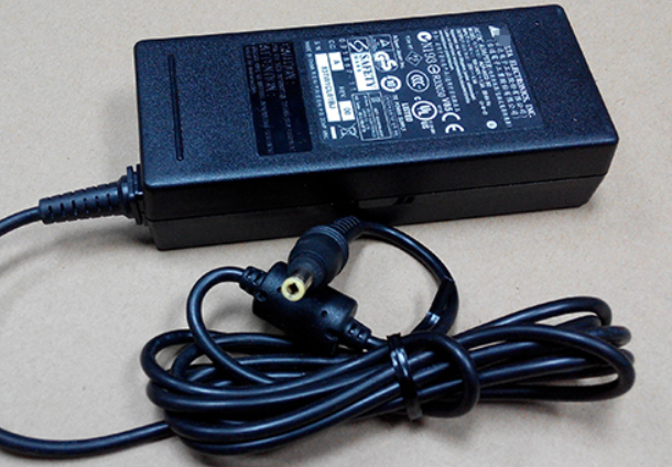 *Brand NEW*DELTA 20V 4.5A 90W AC Adapter ADP-90SB BD 5.5*2.5mm Power Supply