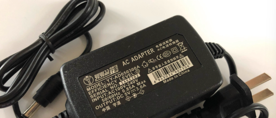 *Brand NEW*YUYUAN YY-AD050300A 5V 3A AC/DC Adapter Power Supply